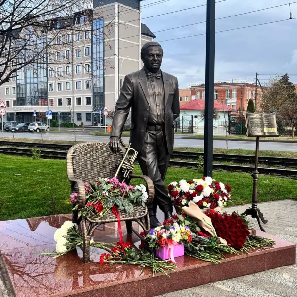 Леонард Гатов